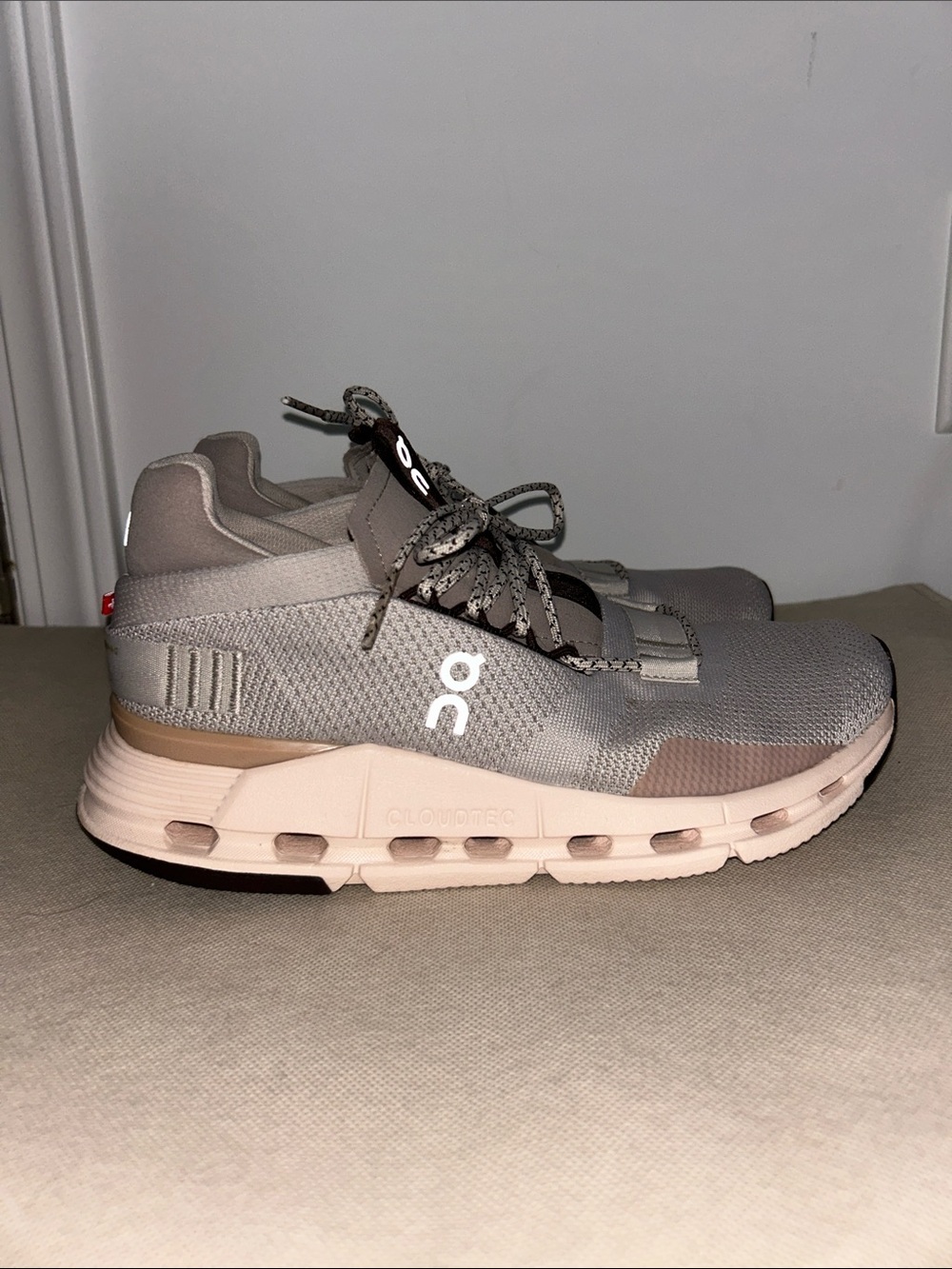 On Women’s Running Cloudnova
Pearl Shell, Size 7.5 - Picture 6 of 11